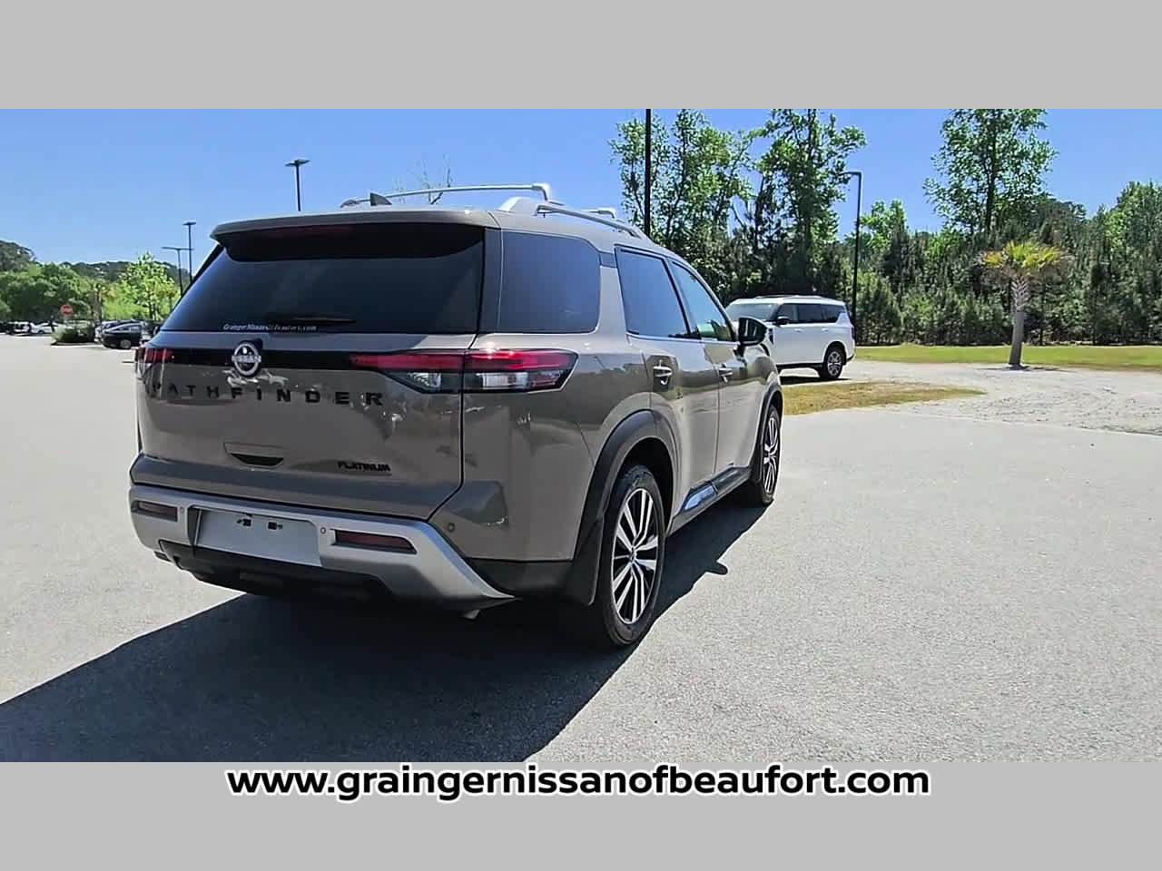 Used 2023 Nissan Pathfinder Platinum w/ Black Appearance Package image 28