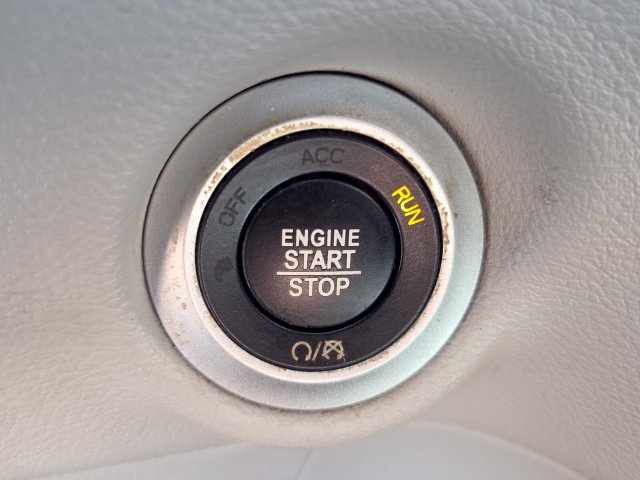 Used 2017 Chrysler Pacifica Touring FWD image 32