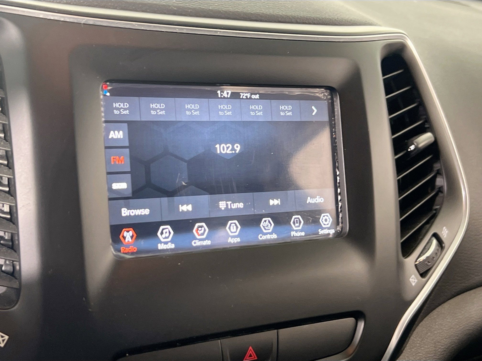 Used 2019 Jeep Cherokee Latitude Plus w/ Cold Weather Group image 14