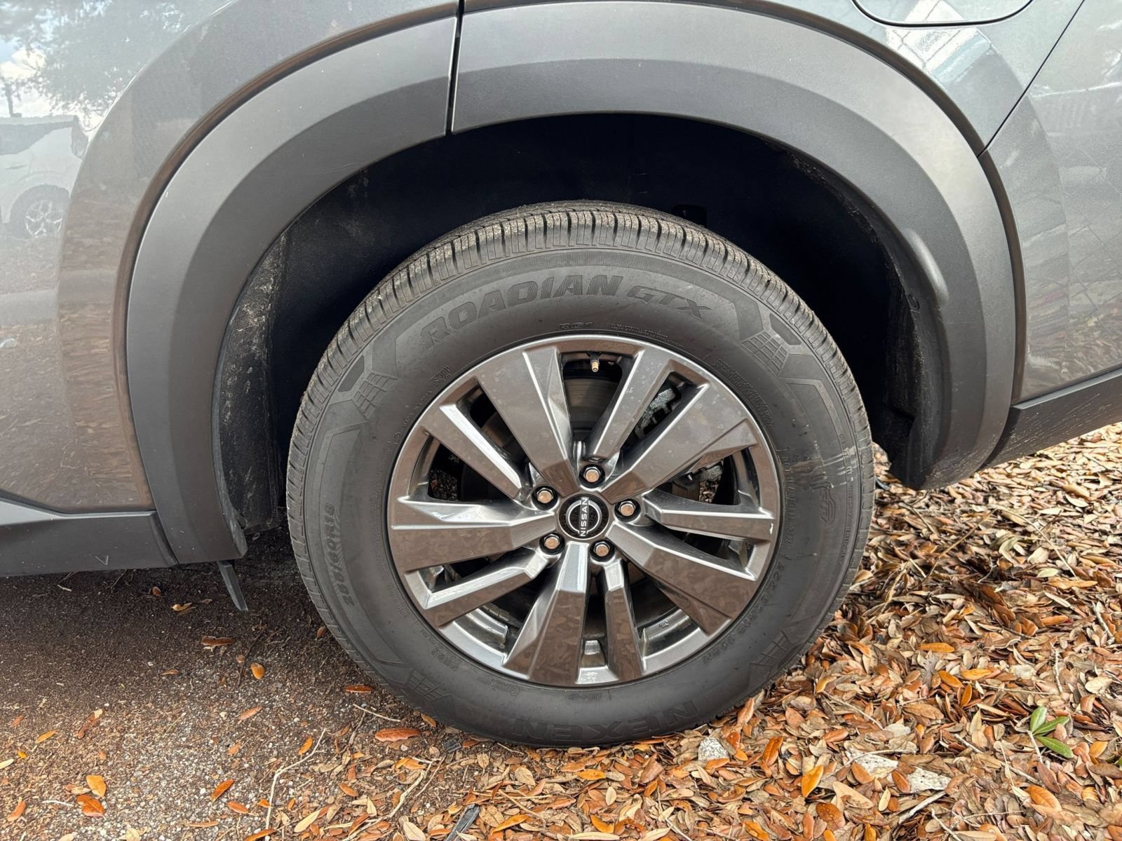 Used 2025 Nissan Pathfinder SV FWD image 32