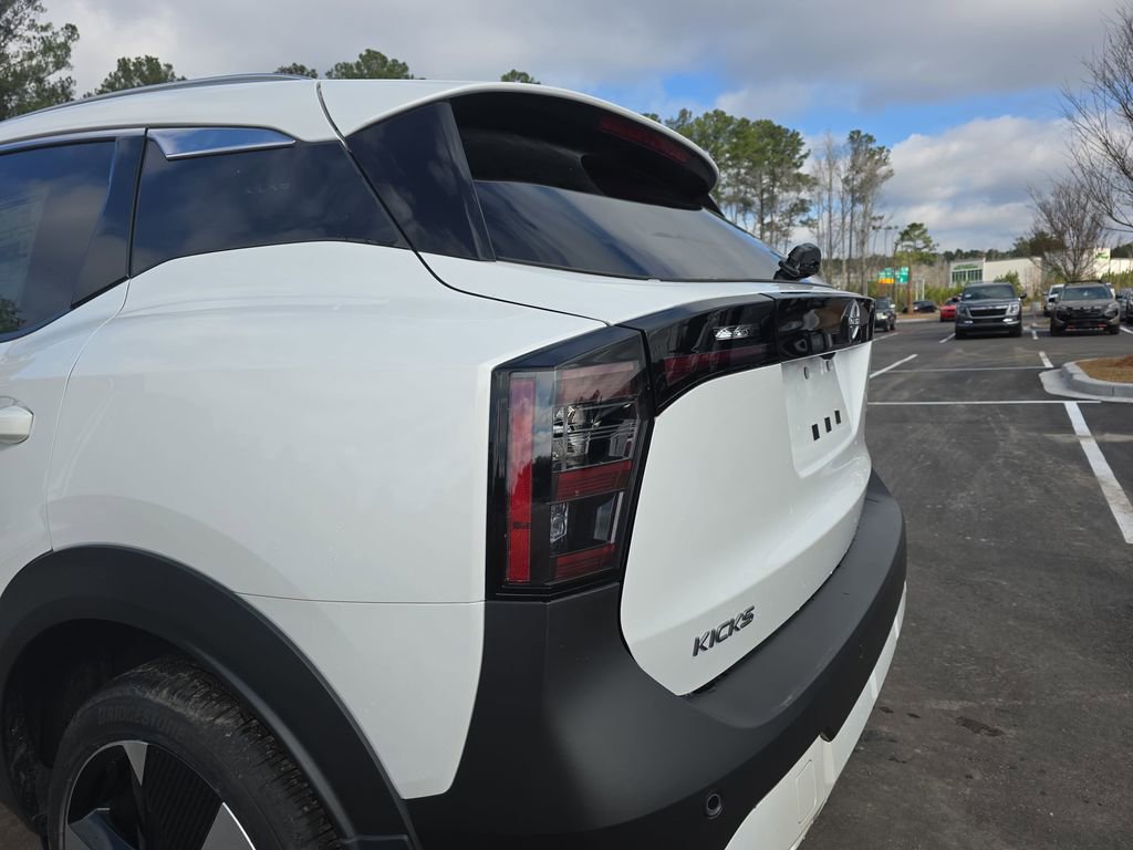 New 2026 Nissan Kicks SR FWD image 36