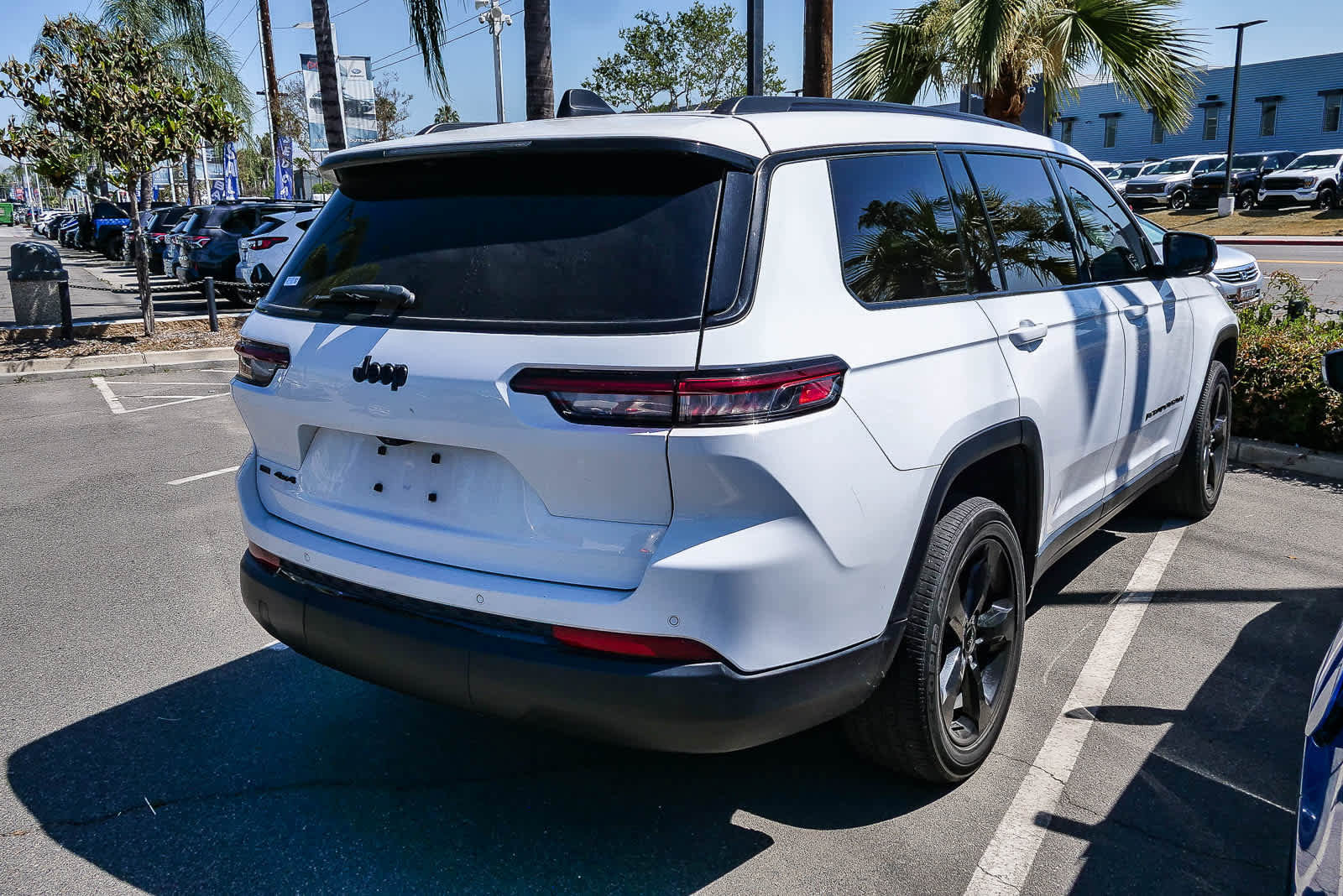 Used 2022 Jeep Grand Cherokee L Laredo image 14