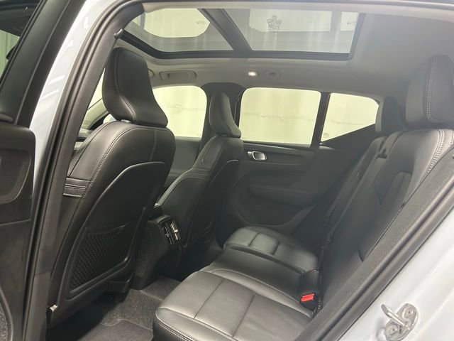 Used 2025 Volvo XC40 B5 Core AWD/4WD image 13