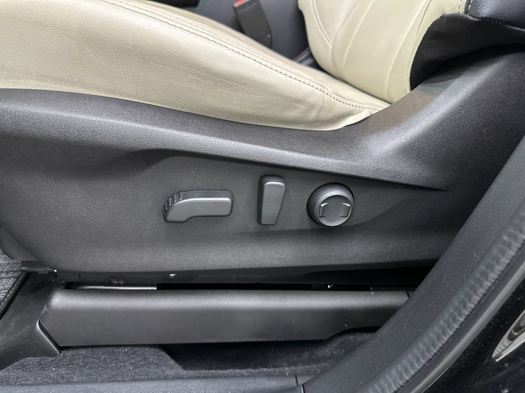 Used 2022 Subaru Ascent Limited AWD/4WD image 10