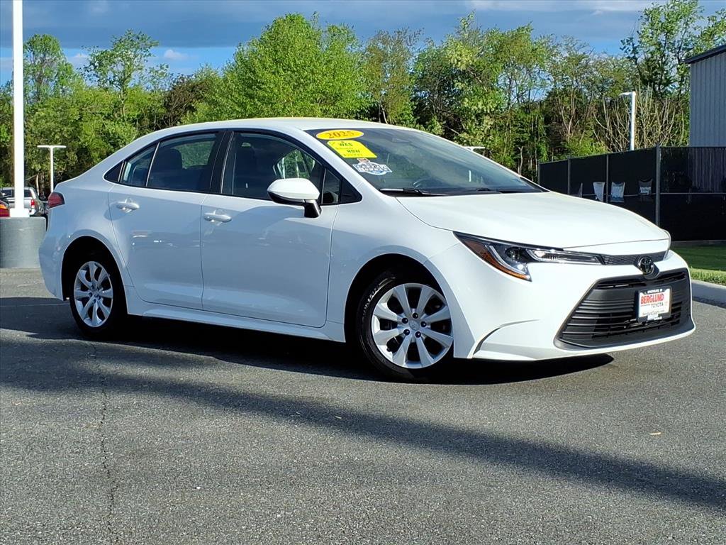 Used 2025 Toyota Corolla LE image 1