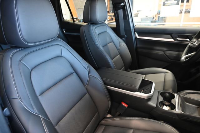 New 2026 GMC Terrain Elevation w/ Elevation Premium Package AWD/4WD image 8