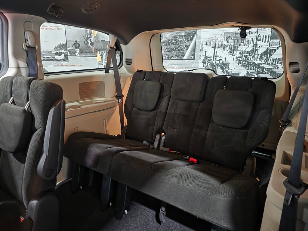 Used 2016 Dodge Grand Caravan SE FWD image 19
