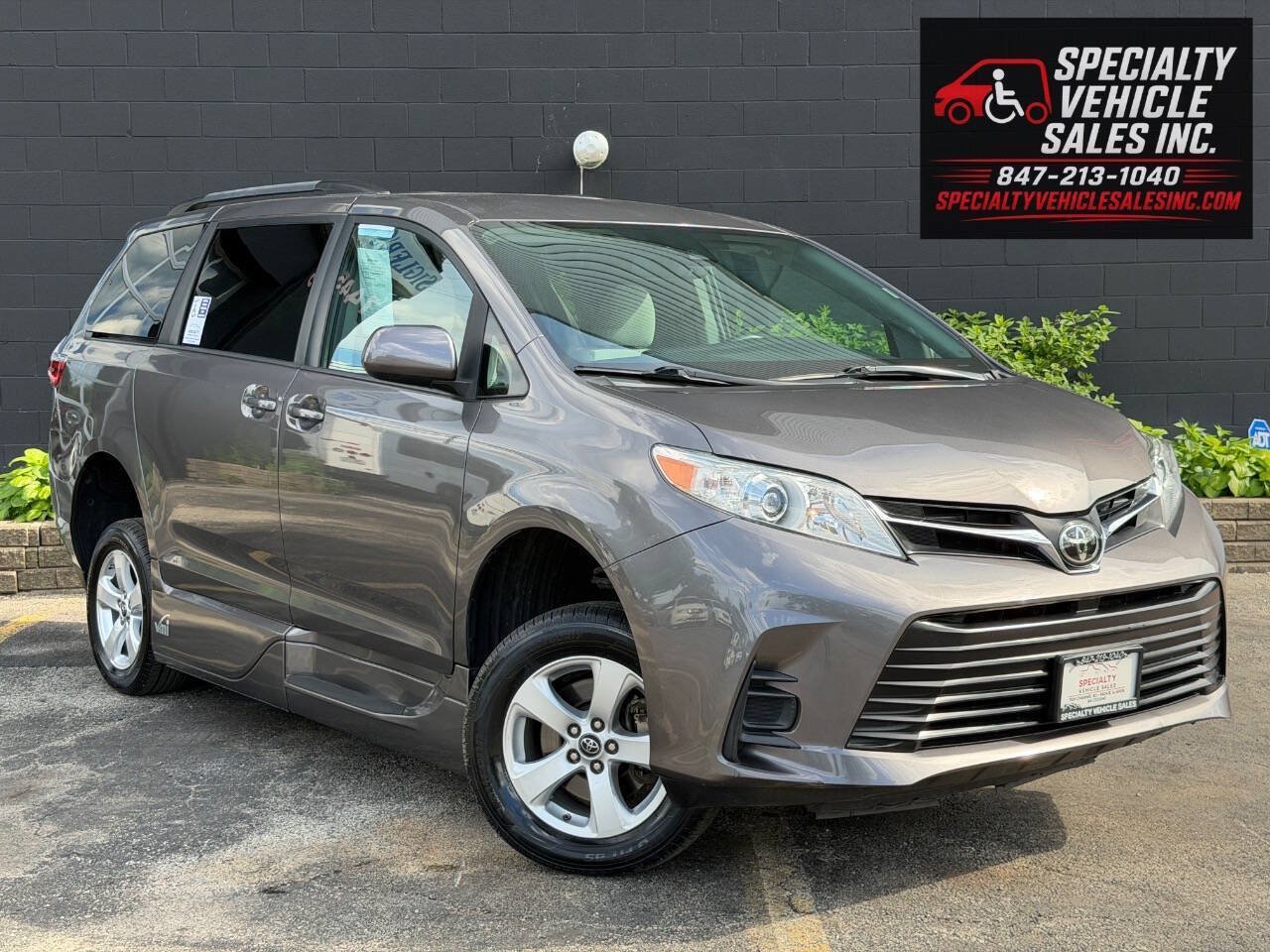 Used 2018 Toyota Sienna LE FWD image 4