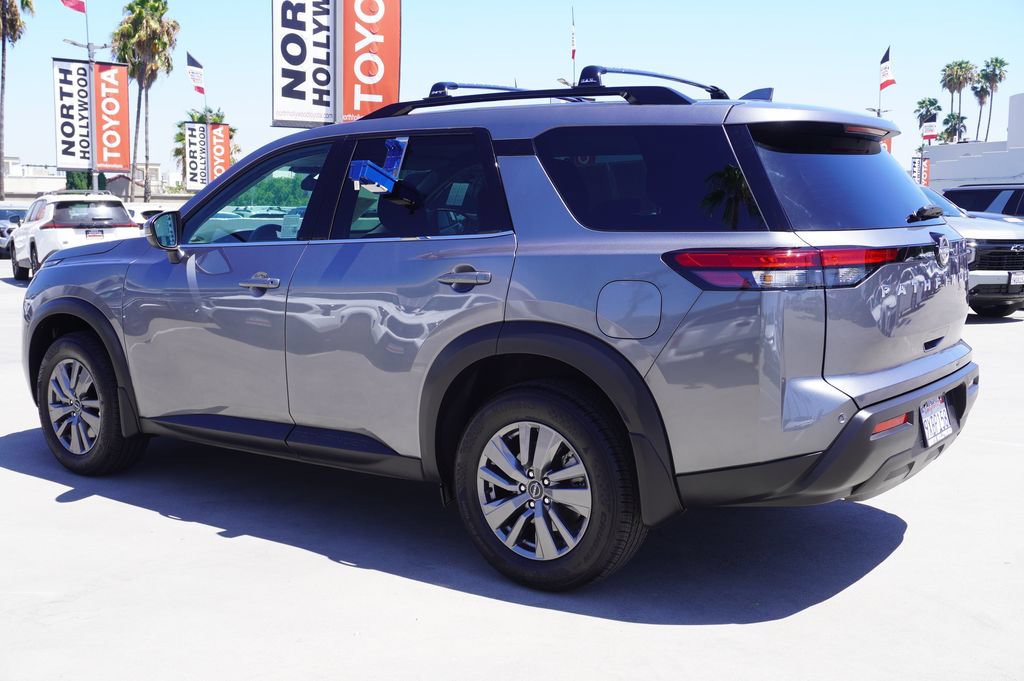 Used 2025 Nissan Pathfinder SV FWD image 5