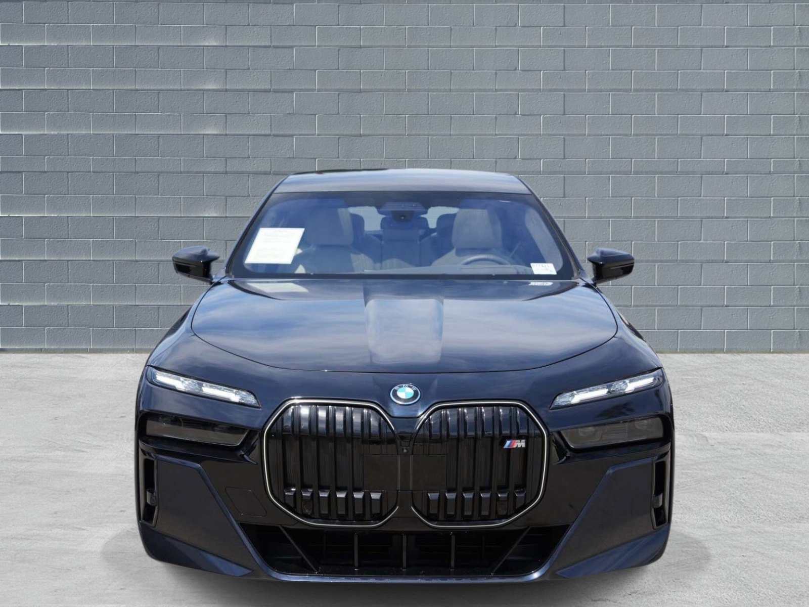 Used 2025 BMW i7 M70 AWD/4WD image 2