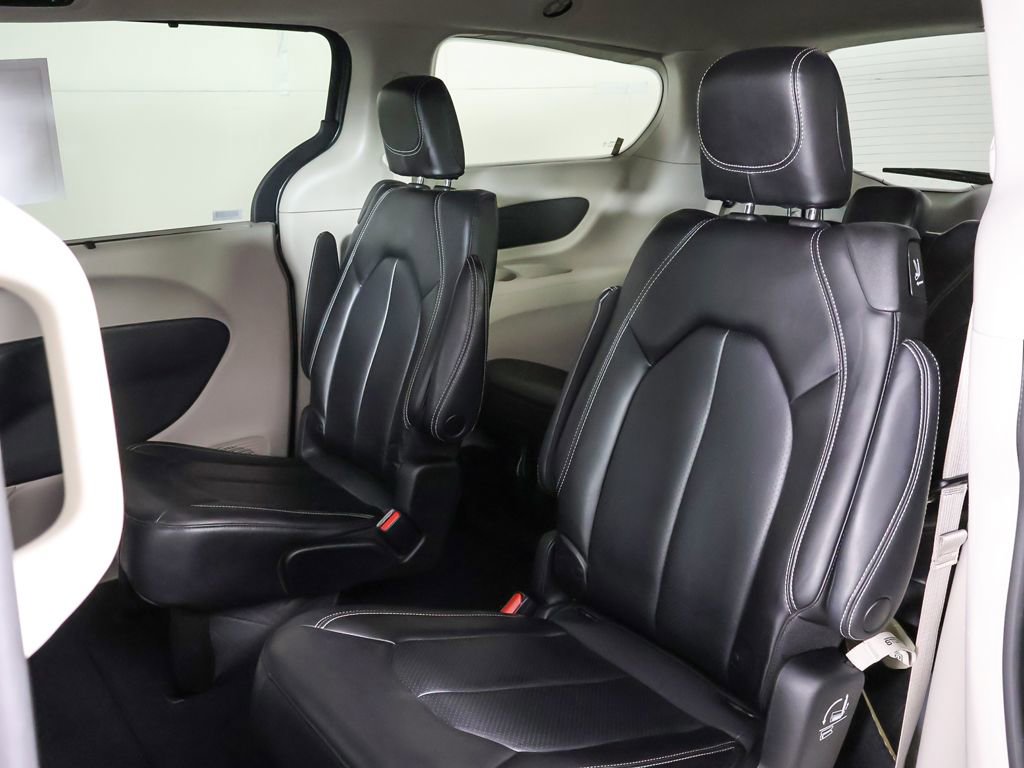 Used 2023 Chrysler Pacifica Touring-L FWD image 34