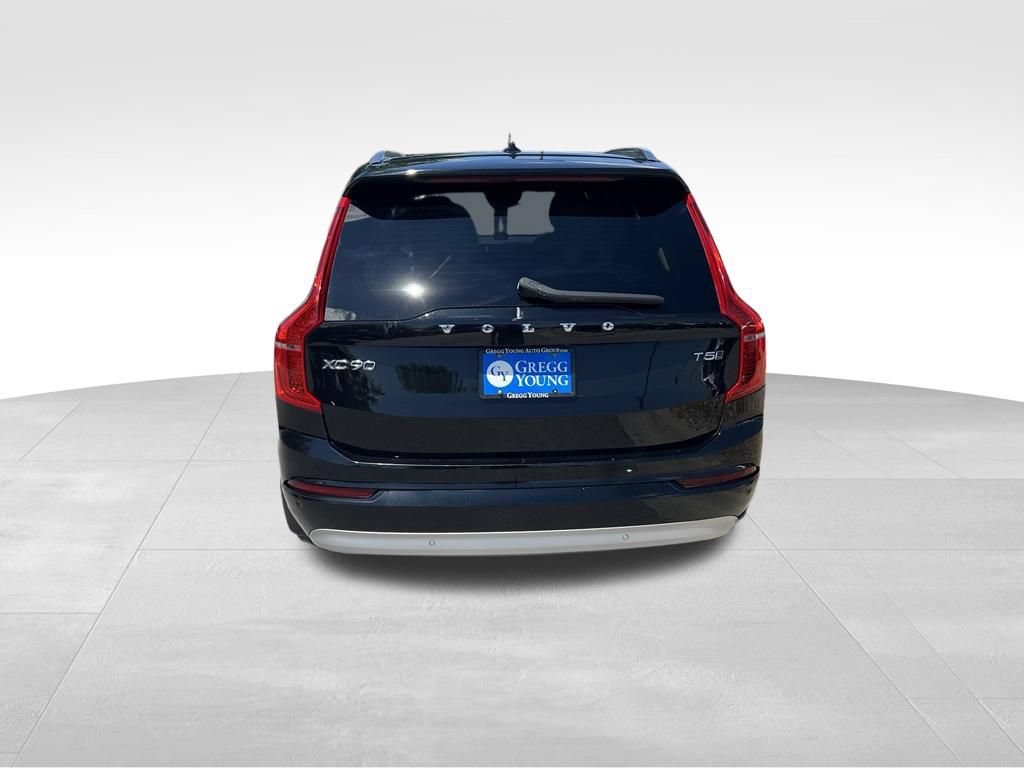 Used 2022 Volvo XC90 T5 Momentum w/ Advanced Package AWD/4WD image 4