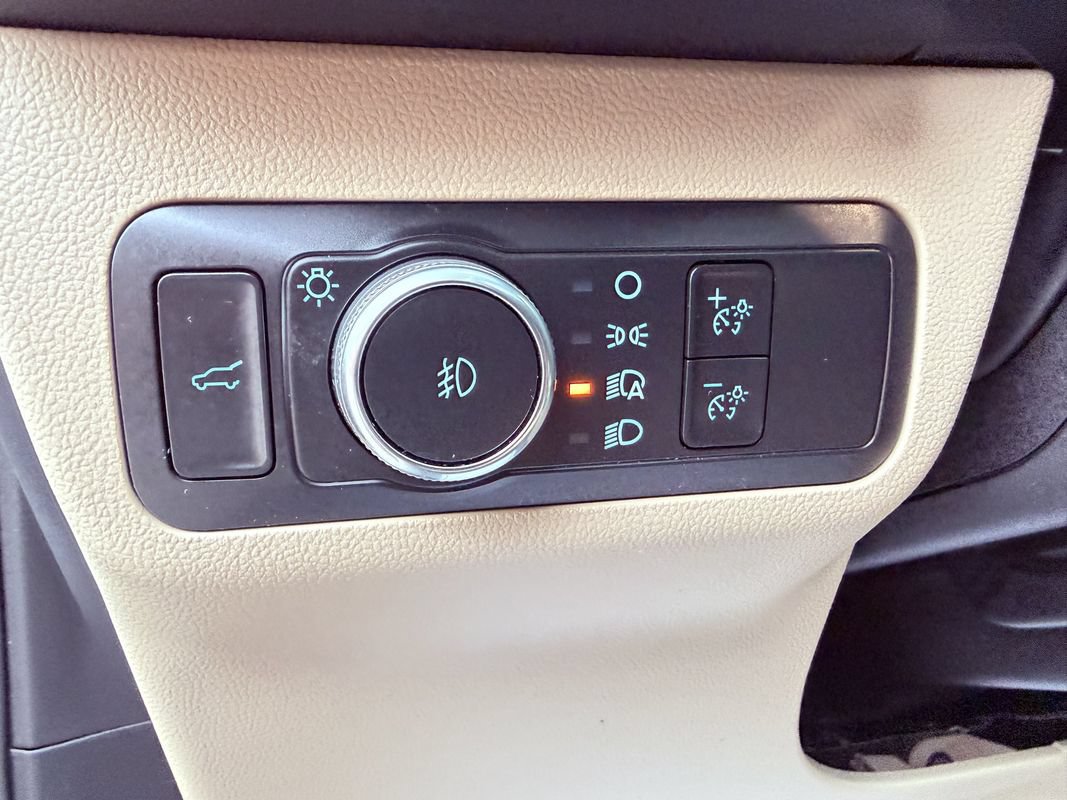 Used 2022 Ford Escape SEL w/ Technology Package AWD/4WD image 13