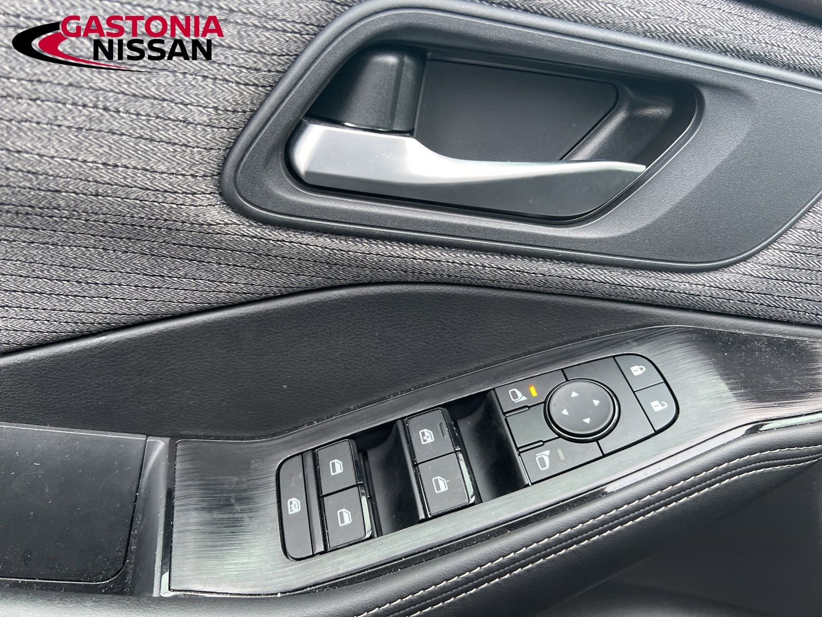 Used 2023 Nissan Rogue SV image 37