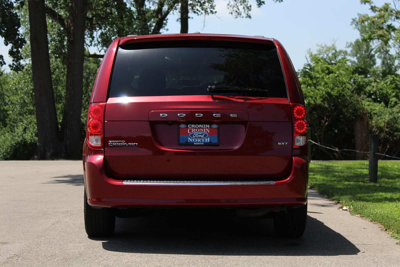 Used 2016 Dodge Grand Caravan SXT w/ UConnect Hands-Free Group FWD image 6