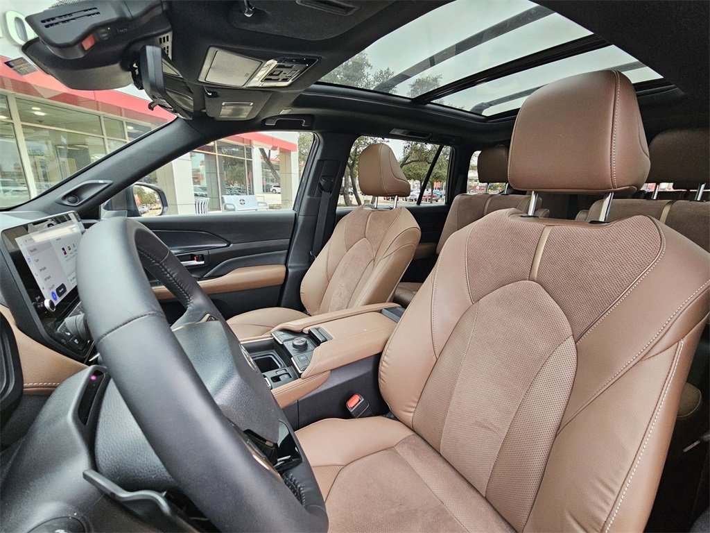 Used 2025 Toyota Grand Highlander AWD Hybrid image 22