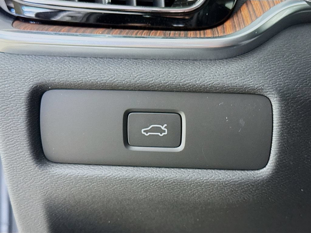 New 2026 Volvo V60 B5 Cross Country Plus w/ Climate Package AWD/4WD image 10