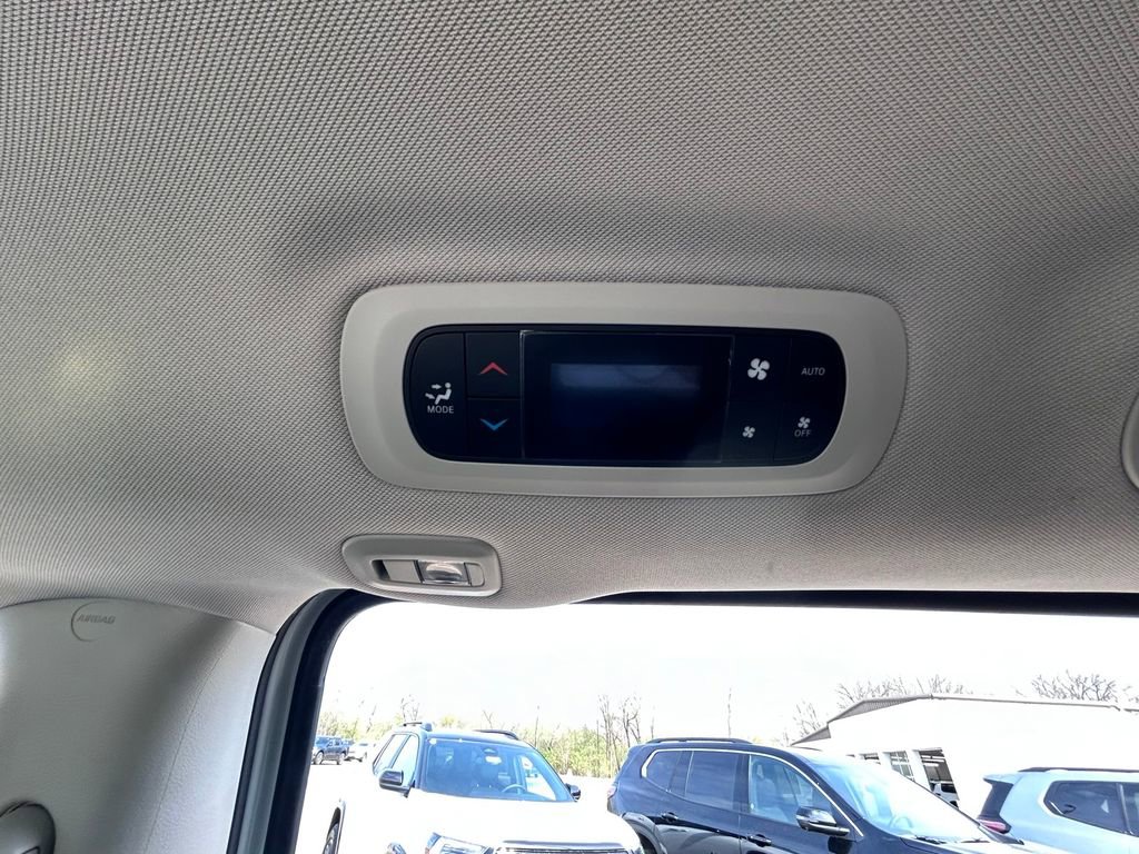 Used 2022 Chrysler Pacifica Limited FWD image 38