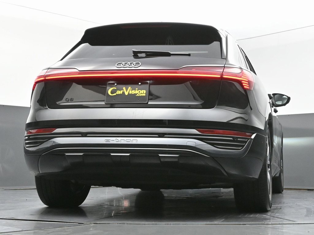 Used 2024 Audi Q8 e-tron Premium Plus image 57