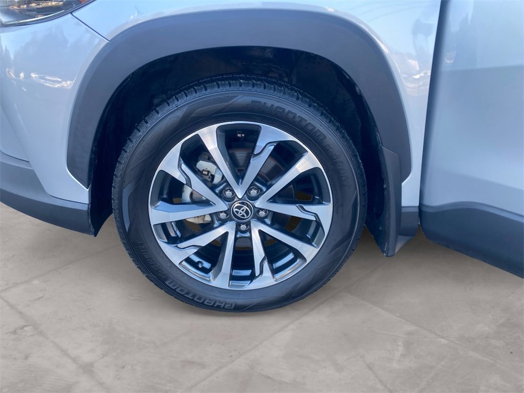 Used 2022 Toyota Corolla Cross XLE image 14