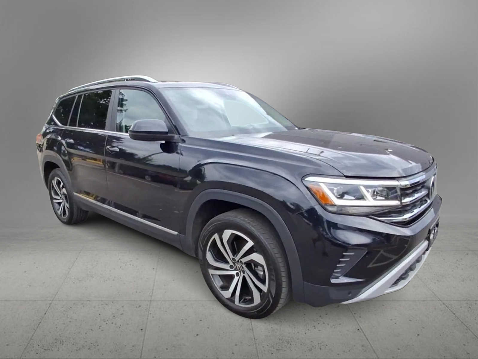 Used 2023 Volkswagen Atlas SEL AWD/4WD image 2