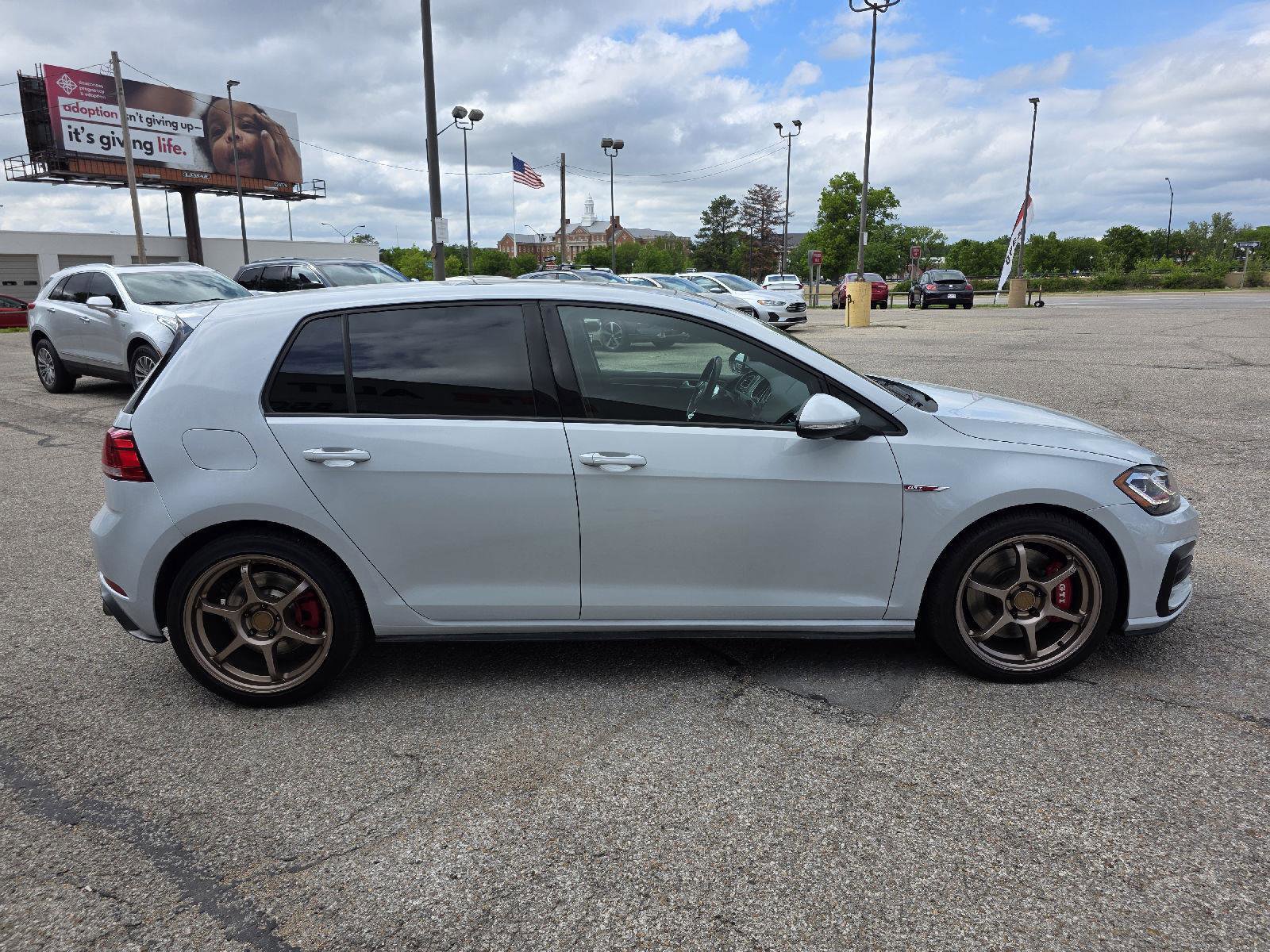 Used 2018 Volkswagen GTI SE w/ SE Leather Package FWD image 4