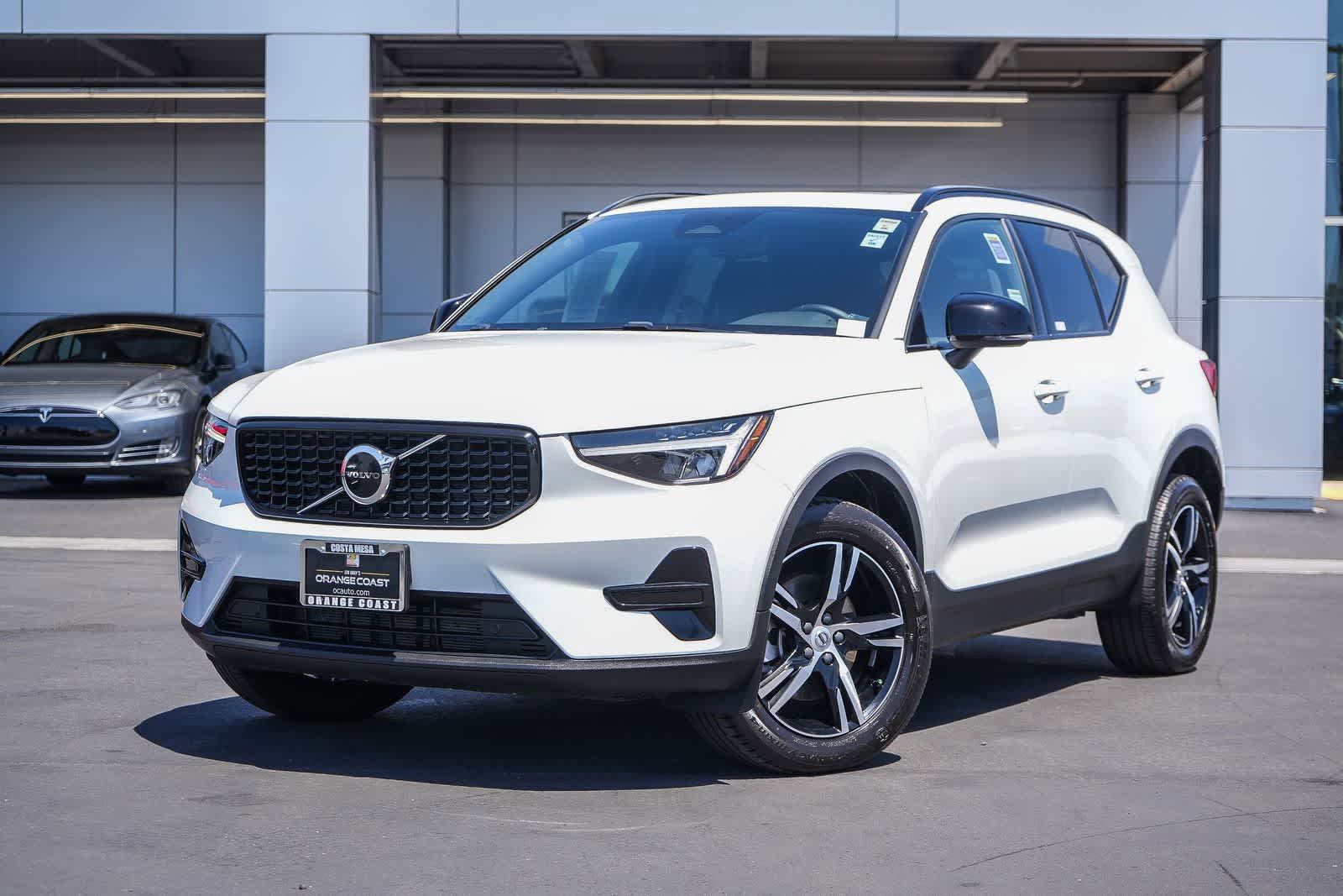 Used 2024 Volvo XC40 B5 Core AWD/4WD video 1