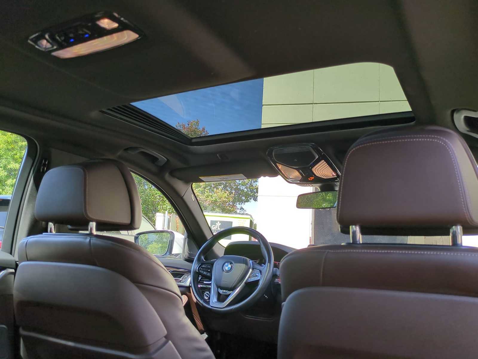 Used 2021 BMW 530i xDrive w/ Premium Package image 22