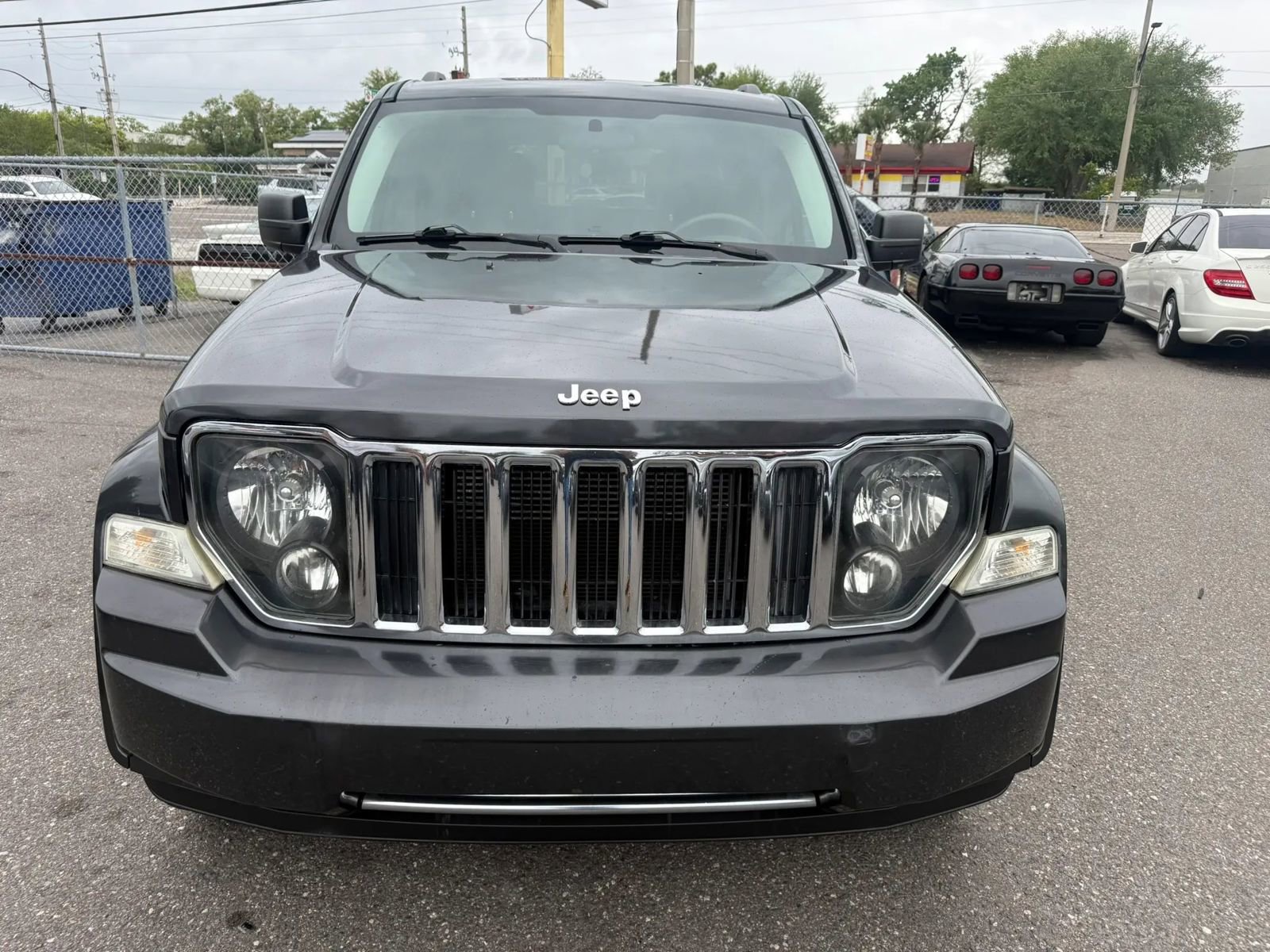 Used 2011 Jeep Liberty Sport image 2