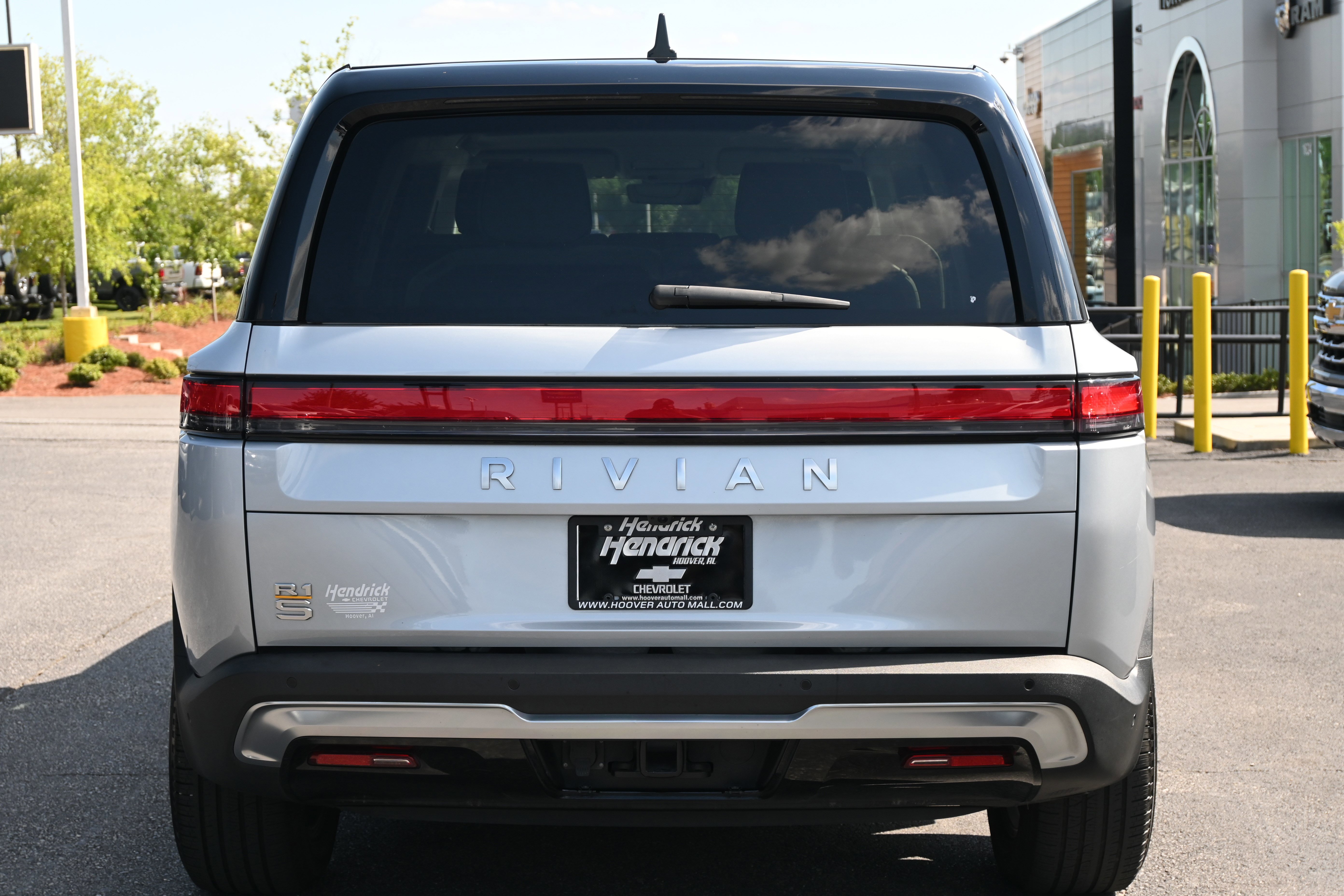 Used 2023 Rivian R1S Adventure AWD/4WD image 9