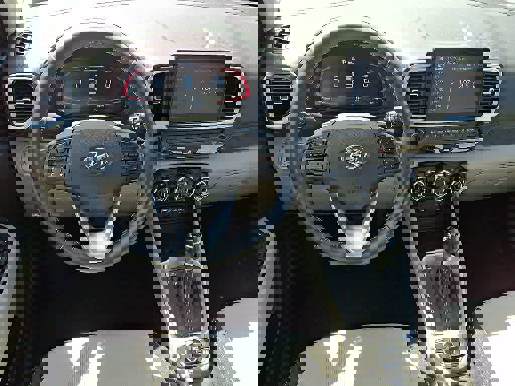 Used 2025 Hyundai Venue SEL image 10