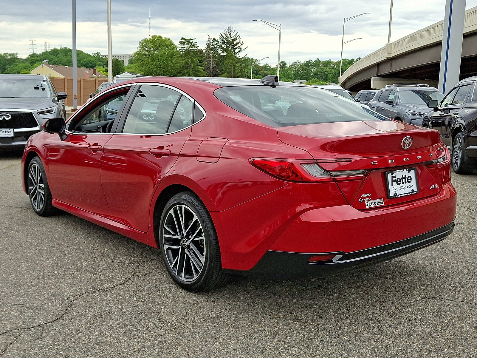 Used 2025 Toyota Camry XLE w/ Premium Plus Package AWD/4WD image 6