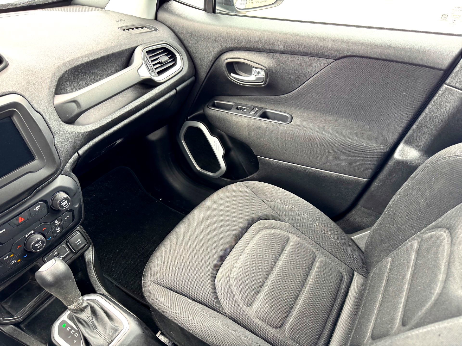 Used 2020 Jeep Renegade Latitude FWD image 26