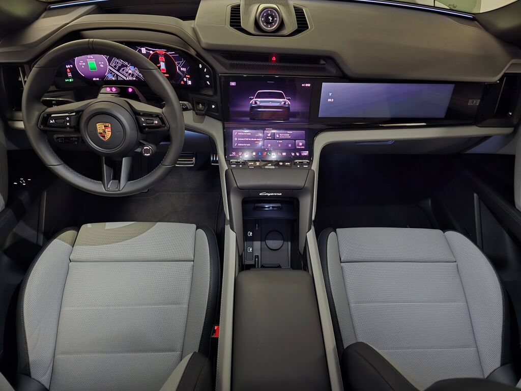 New 2026 Porsche Cayenne Electric AWD/4WD image 18