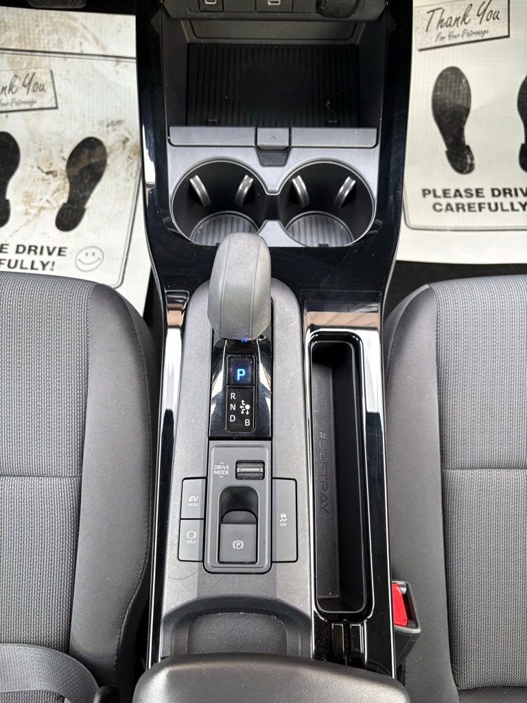 Used 2025 Toyota Prius LE image 30