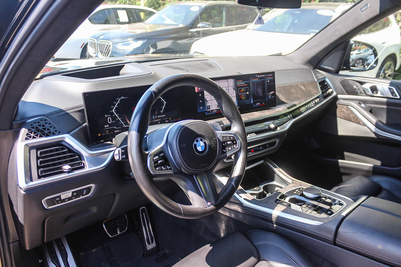 Used 2023 BMW X7 xDrive40i w/ M Sport Package AWD/4WD image 16