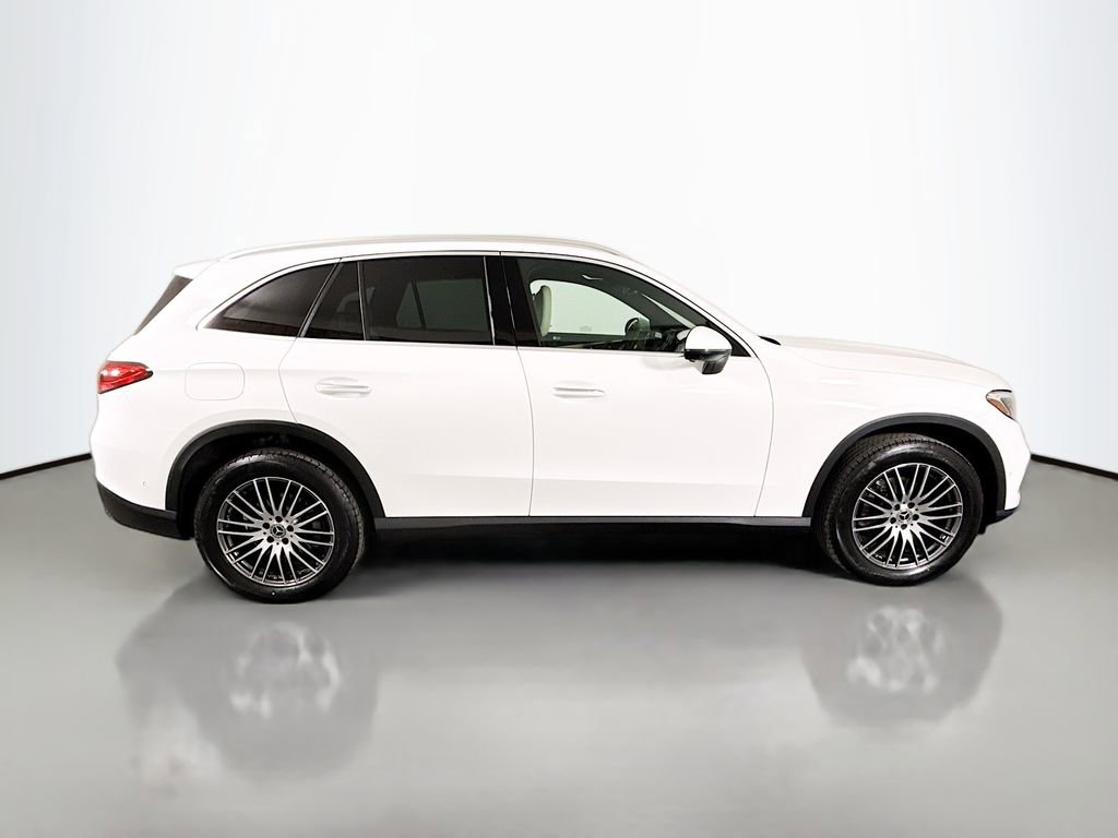 Used 2025 Mercedes-Benz GLC 300 4MATIC image 8