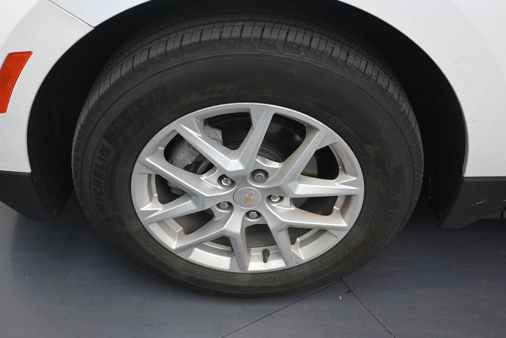 Used 2024 Chevrolet Equinox LS w/ Driver Confidence II Package FWD image 9