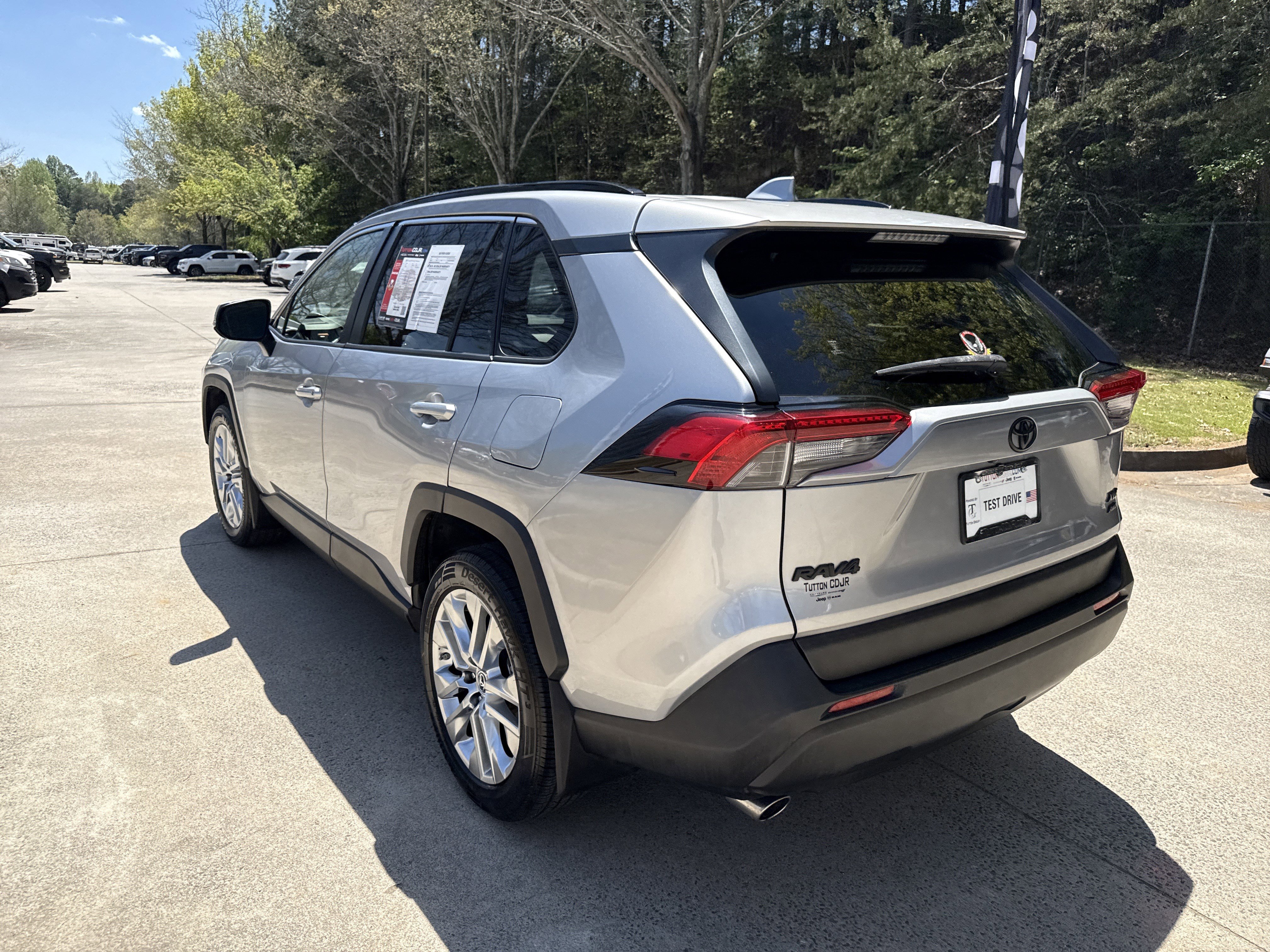 Used 2019 Toyota RAV4 XLE Premium w/ Cold Weather Package AWD/4WD image 5