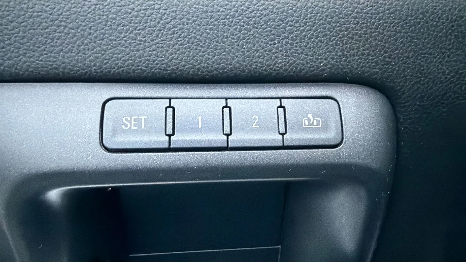 Used 2015 Chevrolet Silverado 2500 LTZ w/ Duramax Plus Package image 21