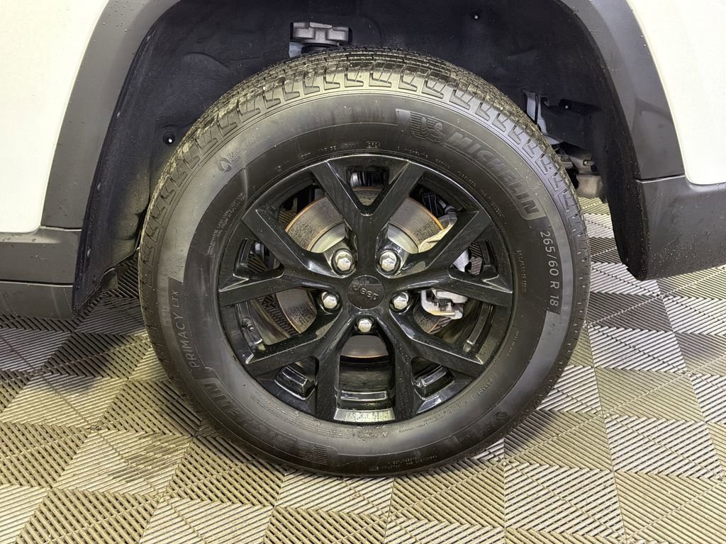 Used 2024 Jeep Grand Cherokee Altitude image 5