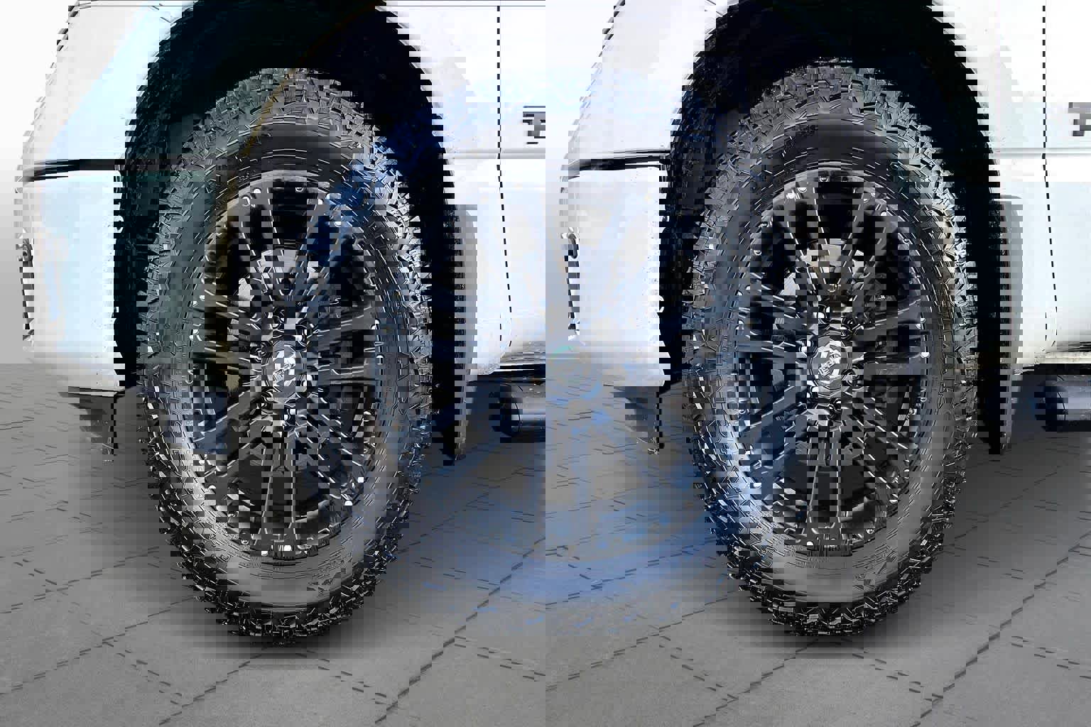 Used 2019 Nissan Titan SV w/ SV Convenience Package image 10