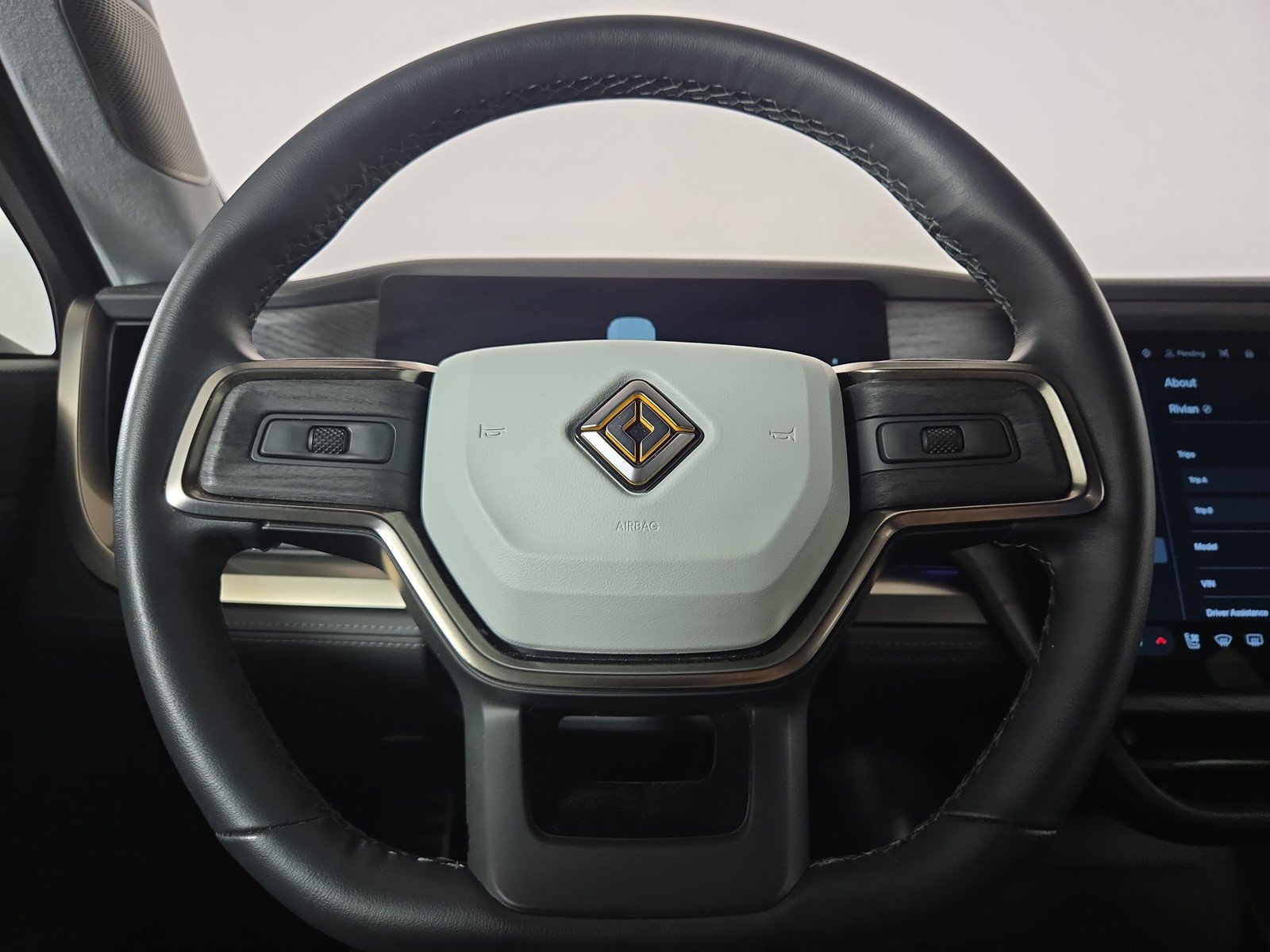 Used 2024 Rivian R1S Adventure AWD/4WD image 28