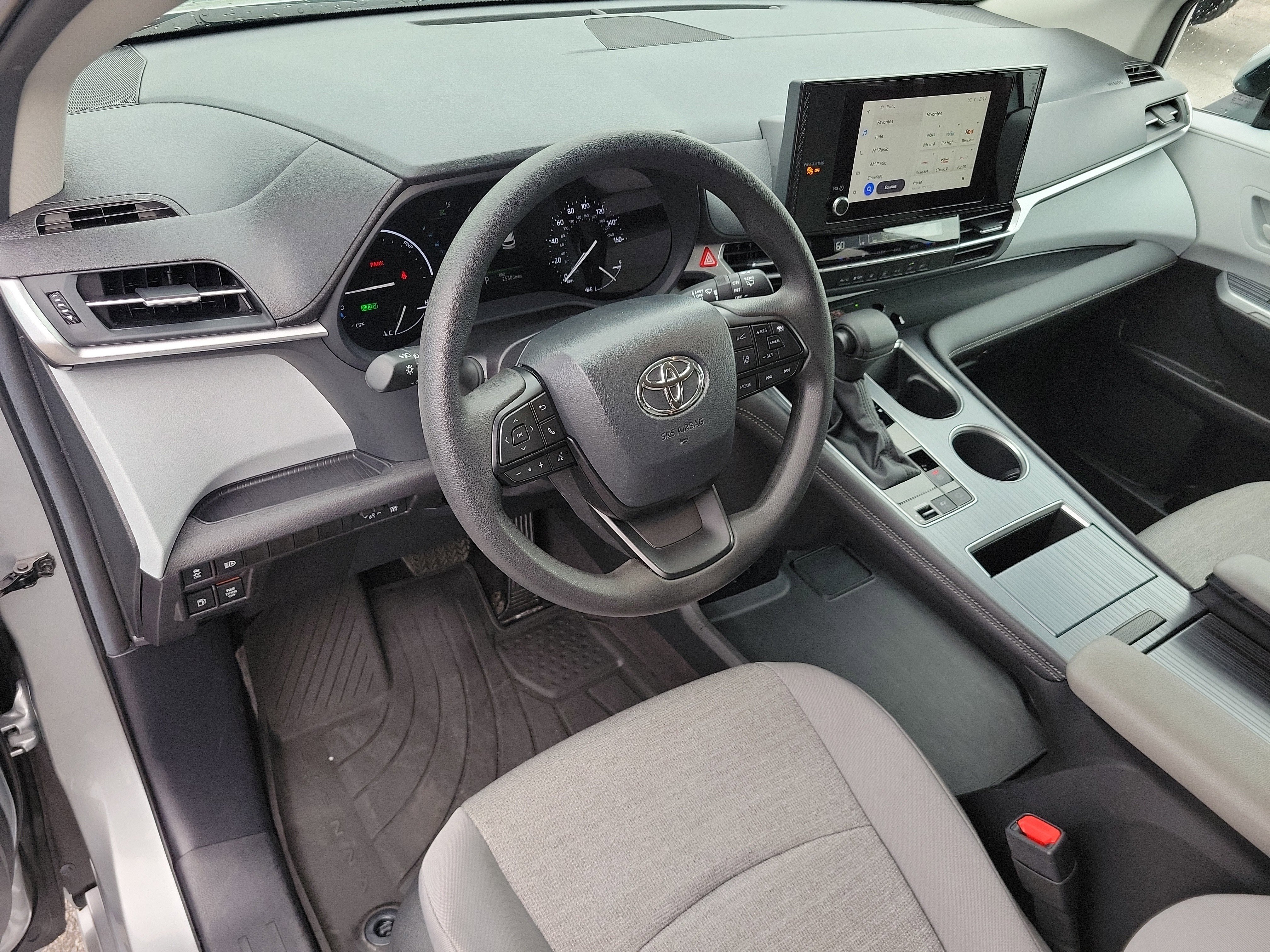 Used 2025 Toyota Sienna LE AWD/4WD image 8