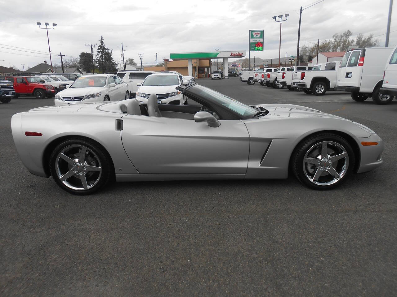 Used 2006 Chevrolet Corvette Convertible w/ Preferred Equipment Group image 2