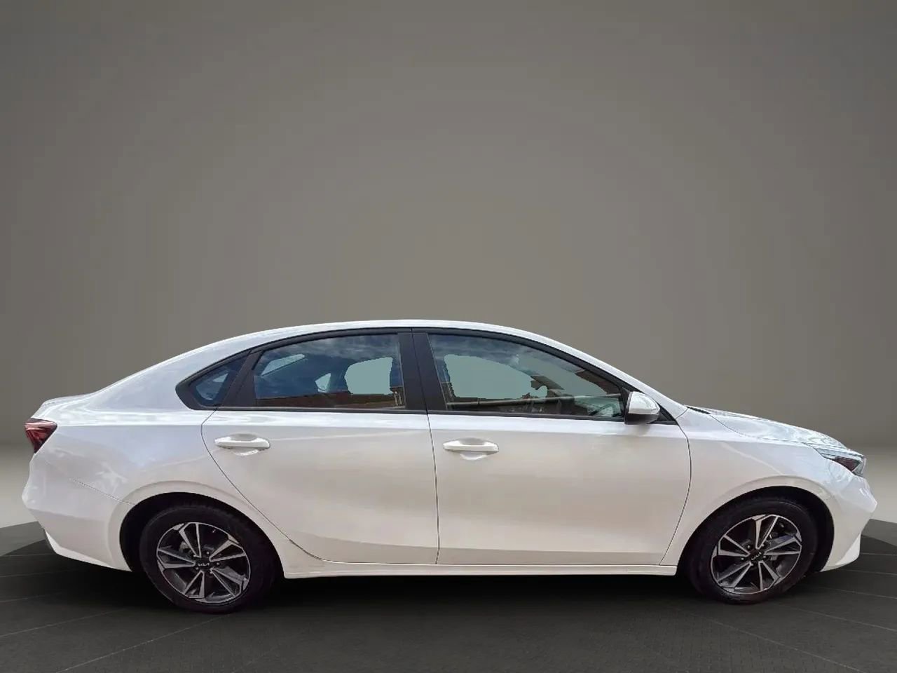 Used 2024 Kia Forte LXS image 4