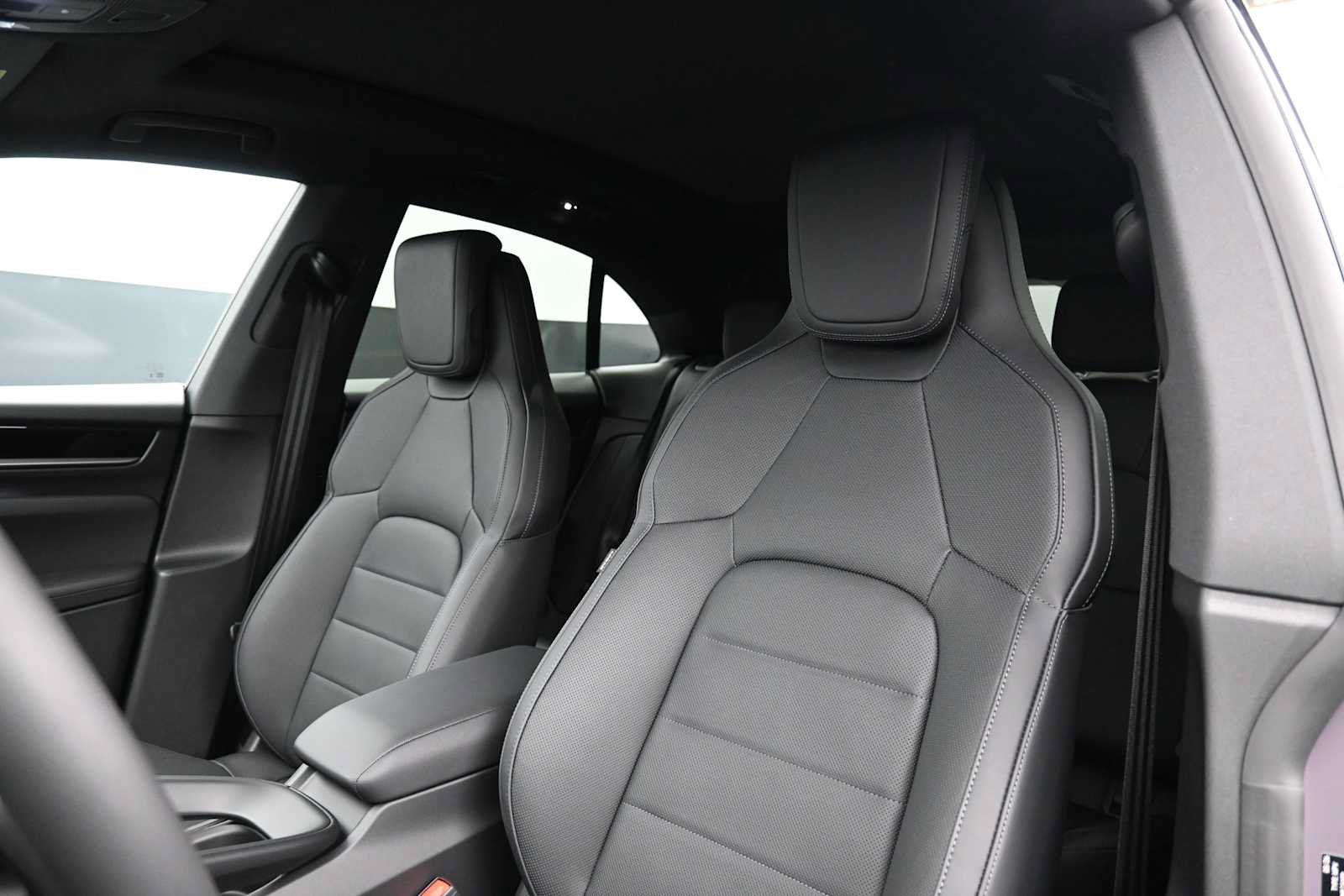 New 2026 Porsche Macan 4 Electric AWD/4WD image 5