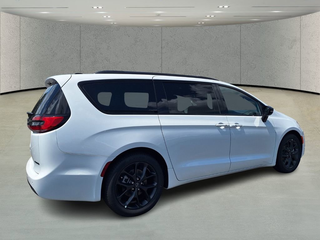 New 2026 Chrysler Pacifica Limited w/ S Appearance Package image 5