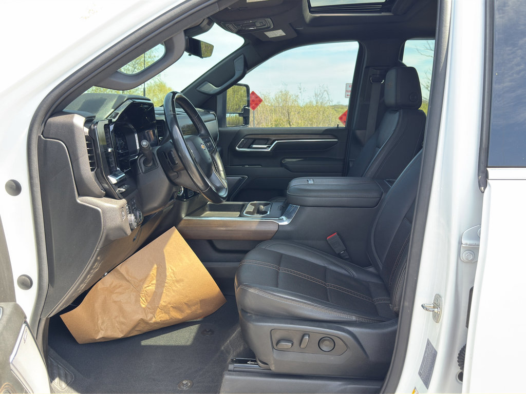 Used 2024 Chevrolet Silverado 3500 High Country w/ High Country Premium Package AWD/4WD image 16