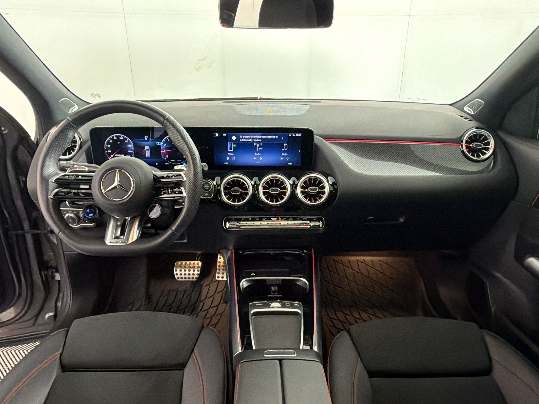 Used 2025 Mercedes-Benz GLA 35 AMG 4MATIC image 16